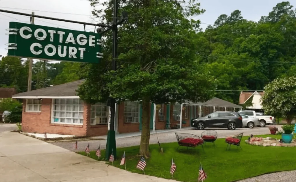 Cottage Court
